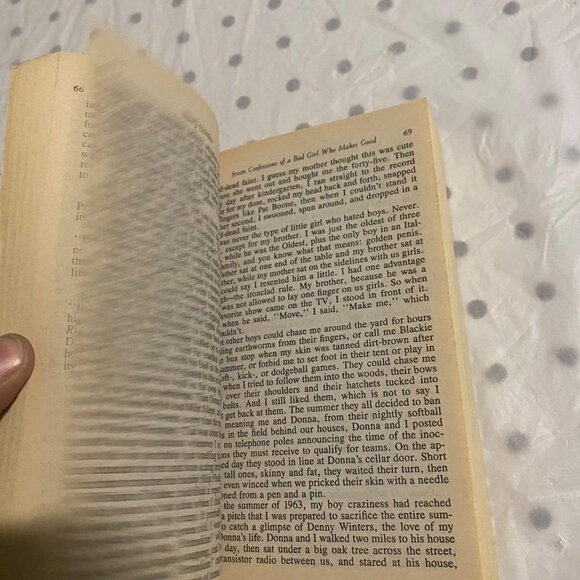 Growing Up Female: Stories By Women Writers - Picture 14 of 15